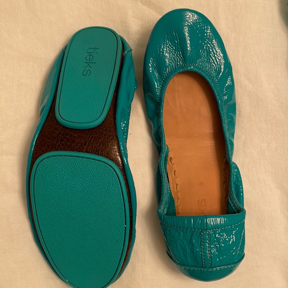 Teal Tieks ballet flats
